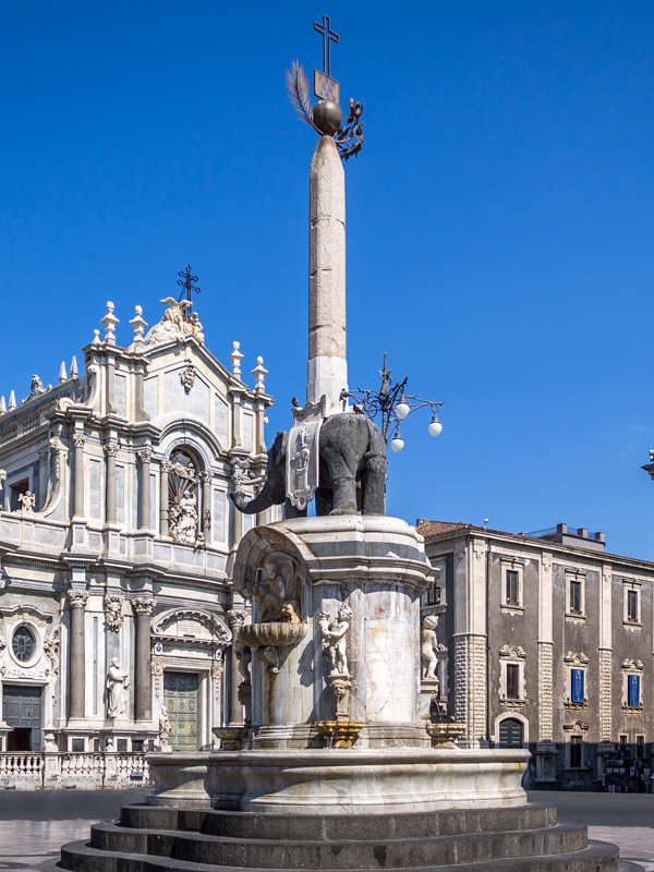 piazza-del-duomo-in-catania-itinerario